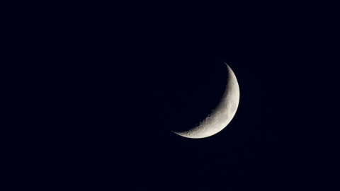 Stargazing crescent moon