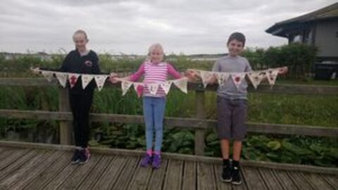 children making art